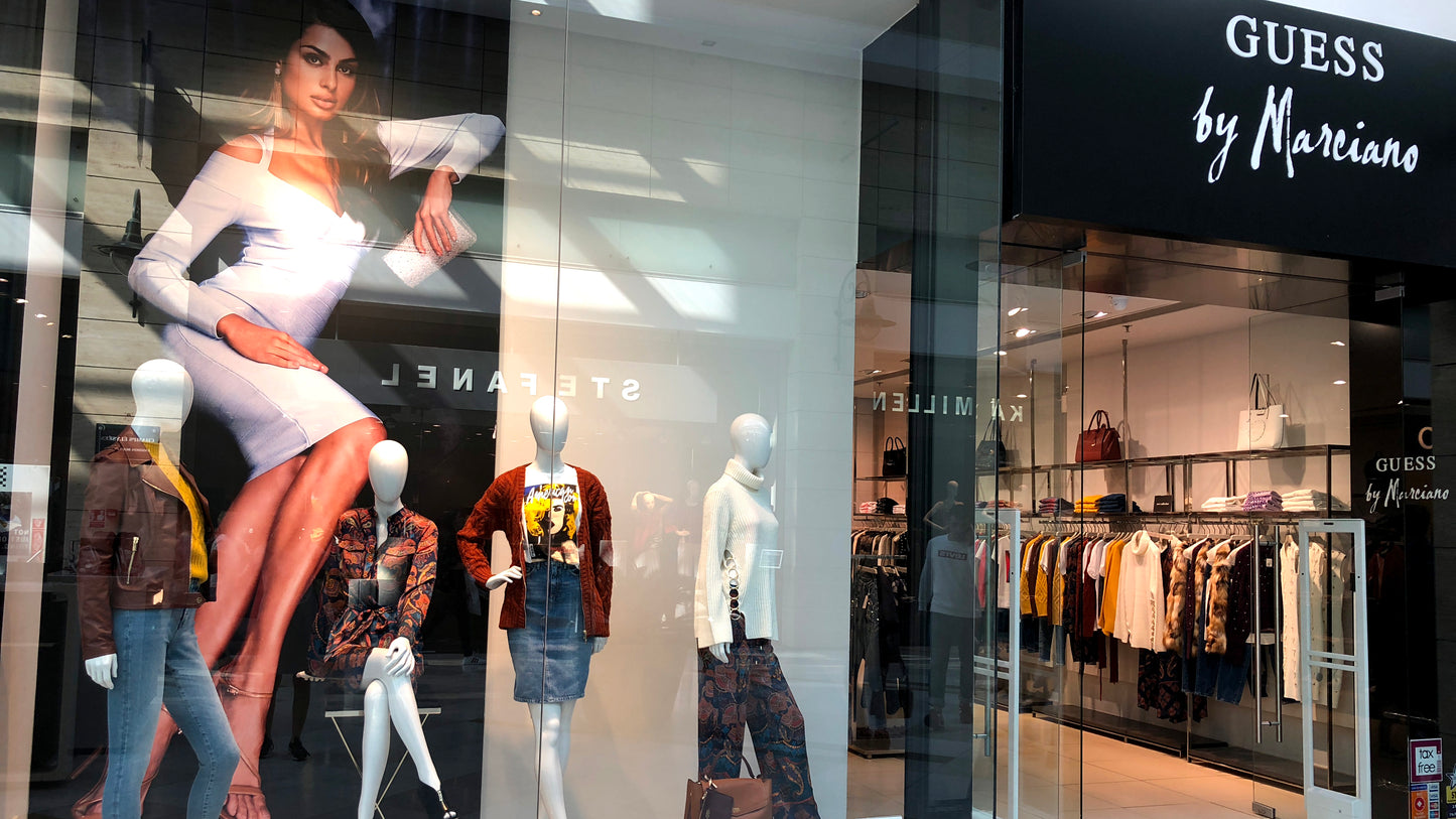 NOUTĂȚI DE TOAMNĂ ÎN MAGAZINELE GUESS
