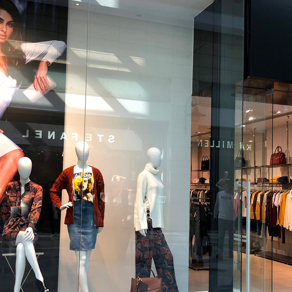 NOUTĂȚI DE TOAMNĂ ÎN MAGAZINELE GUESS