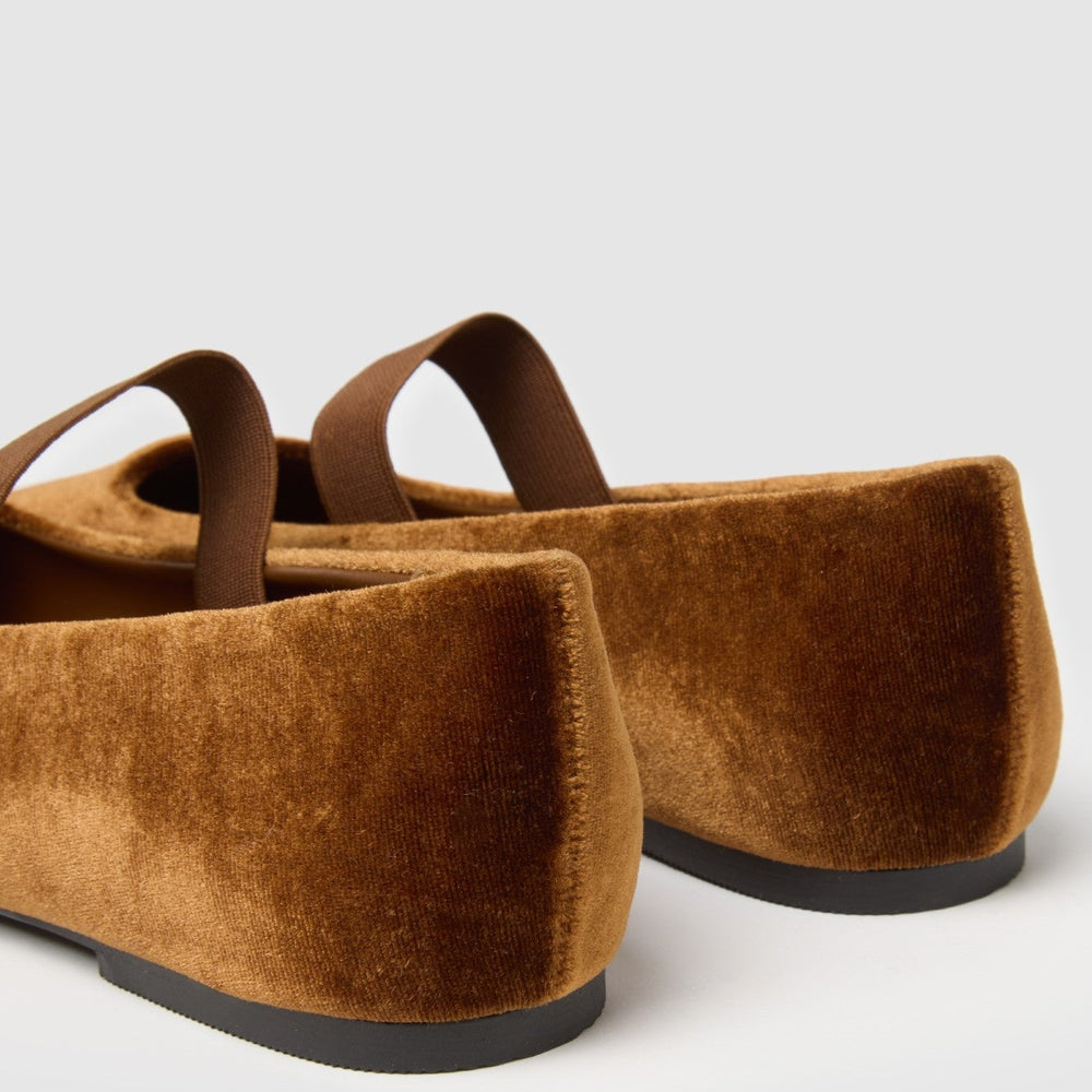 
                      
                        pantofi STEFANEL de Dama IMBRACAMINTE STEFANEL
                      
                    