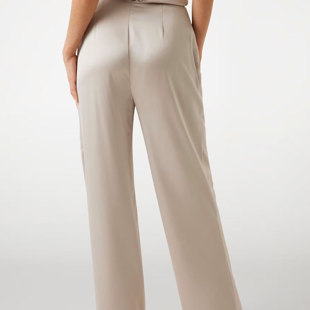 
                      
                        Pantaloni MARCIANO by GUESS de dama IMBRACAMINTE MARCIANO
                      
                    