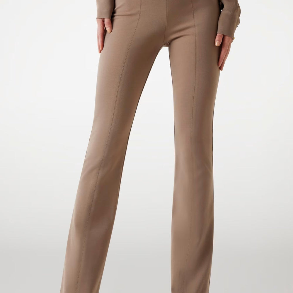 
                      
                        Pantaloni MARCIANO de Dama IMBRACAMINTE MARCIANO Maro 38 762890713400
                      
                    