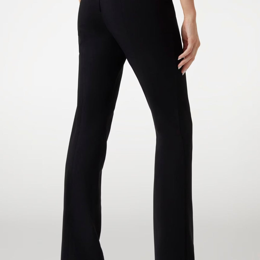 
                      
                        Pantaloni MARCIANO de Dama IMBRACAMINTE MARCIANO
                      
                    
