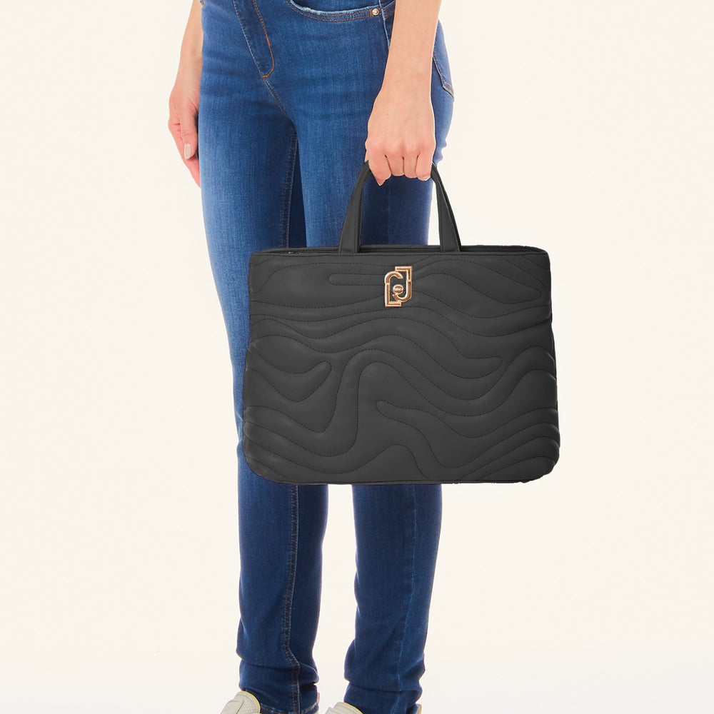 
                      
                        Geanta LIU JO de mana accesorizata cu logo LIU JO auriu GENTI LIU JO   
                      
                    