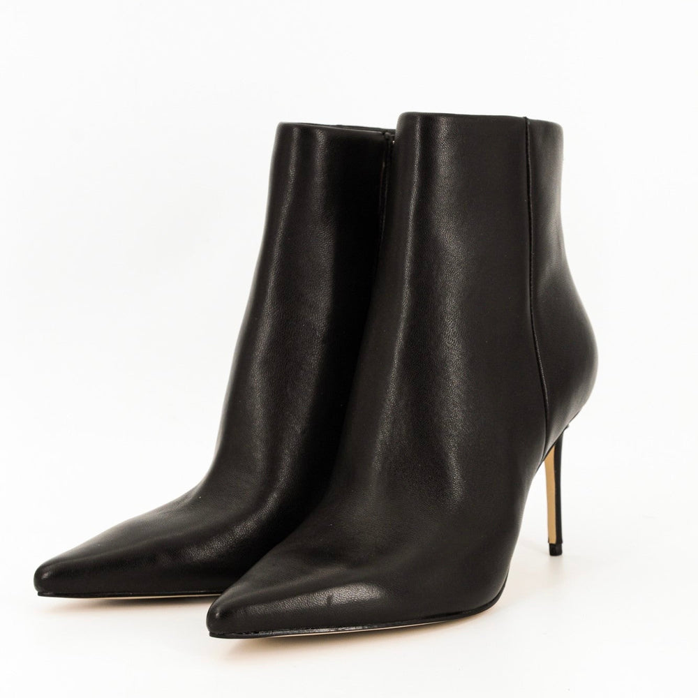 
                      
                        Ghete GUESS de dama INCALTAMINTE GUESS   
                      
                    
