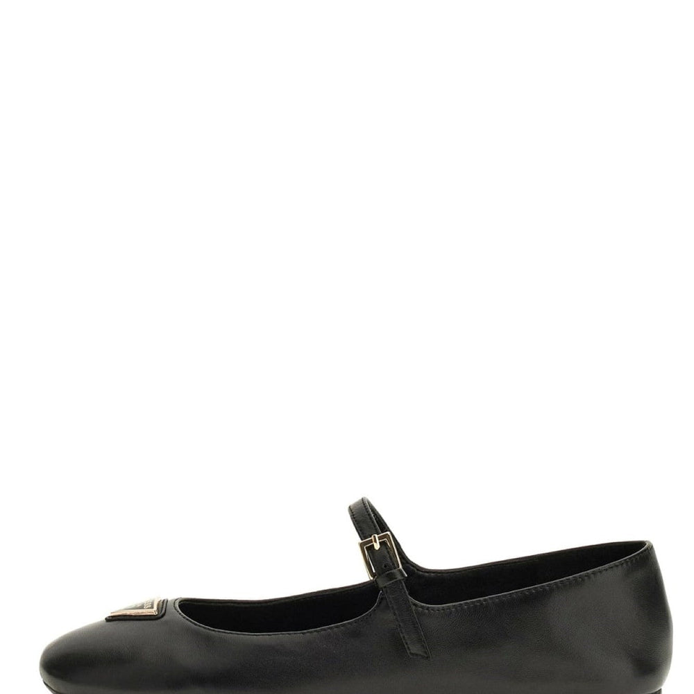 
                      
                        Pantofi GUESS de Dama INCALTAMINTE GUESS
                      
                    