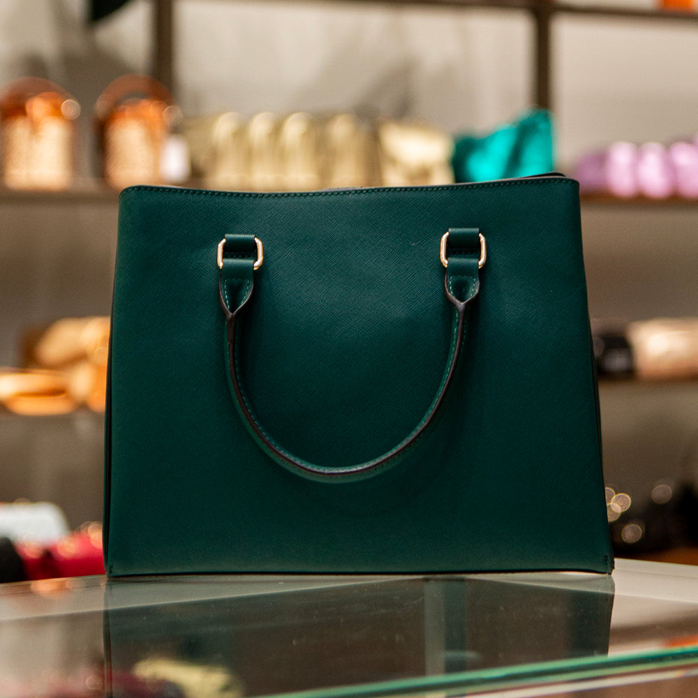 
                      
                        Geanta GUESS de Dama GENTI GUESS
                      
                    