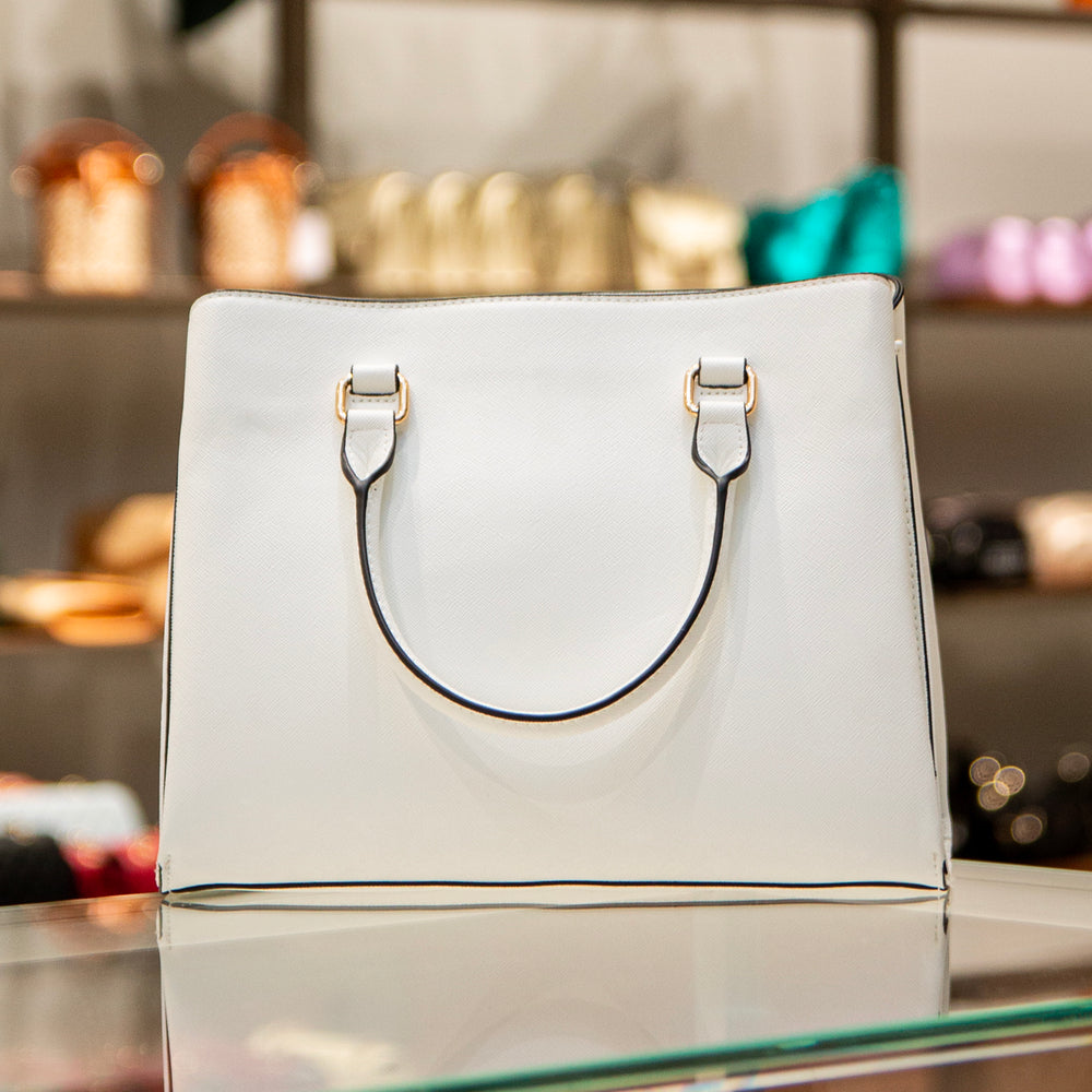 
                      
                        Geanta GUESS de Dama GENTI GUESS
                      
                    