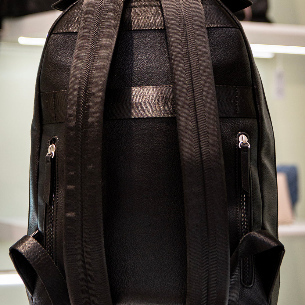 
                      
                        Rucsac GUESS de barbati ACCESORII SI GENTI GUESS
                      
                    