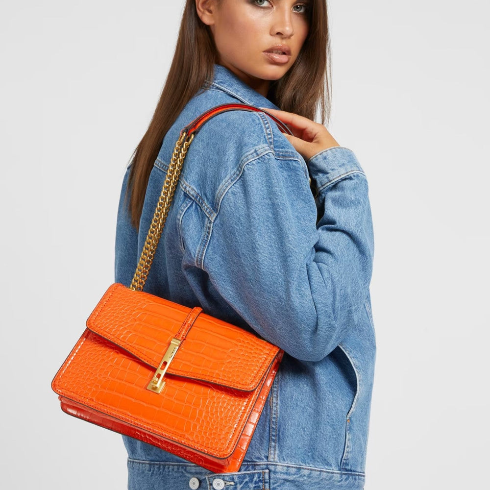 
                      
                        Crossbody Dama GUESS cu bareta de lant CROSSBODY GUESS   
                      
                    