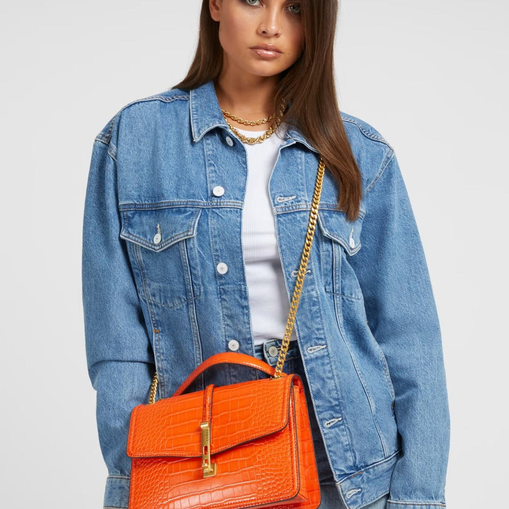 
                      
                        Crossbody Dama GUESS cu bareta de lant CROSSBODY GUESS   
                      
                    