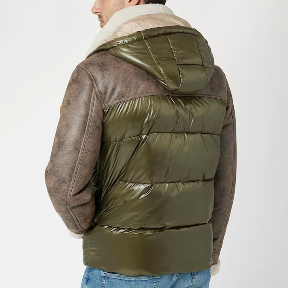 
                      
                        Geaca GUESS de barbati IMBRACAMINTE GUESS   
                      
                    