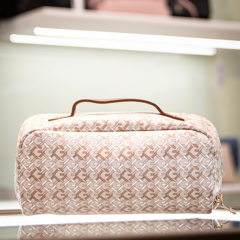 
                      
                        Borseta GUESS de dama IMBRACAMINTE GUESS
                      
                    