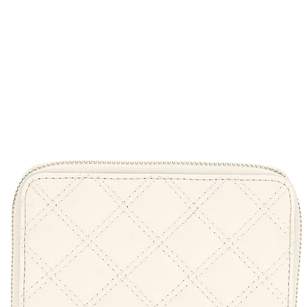 
                      
                        Portofel Guess Giully model compact cu aspect matlasat ACCESORII GUESS
                      
                    