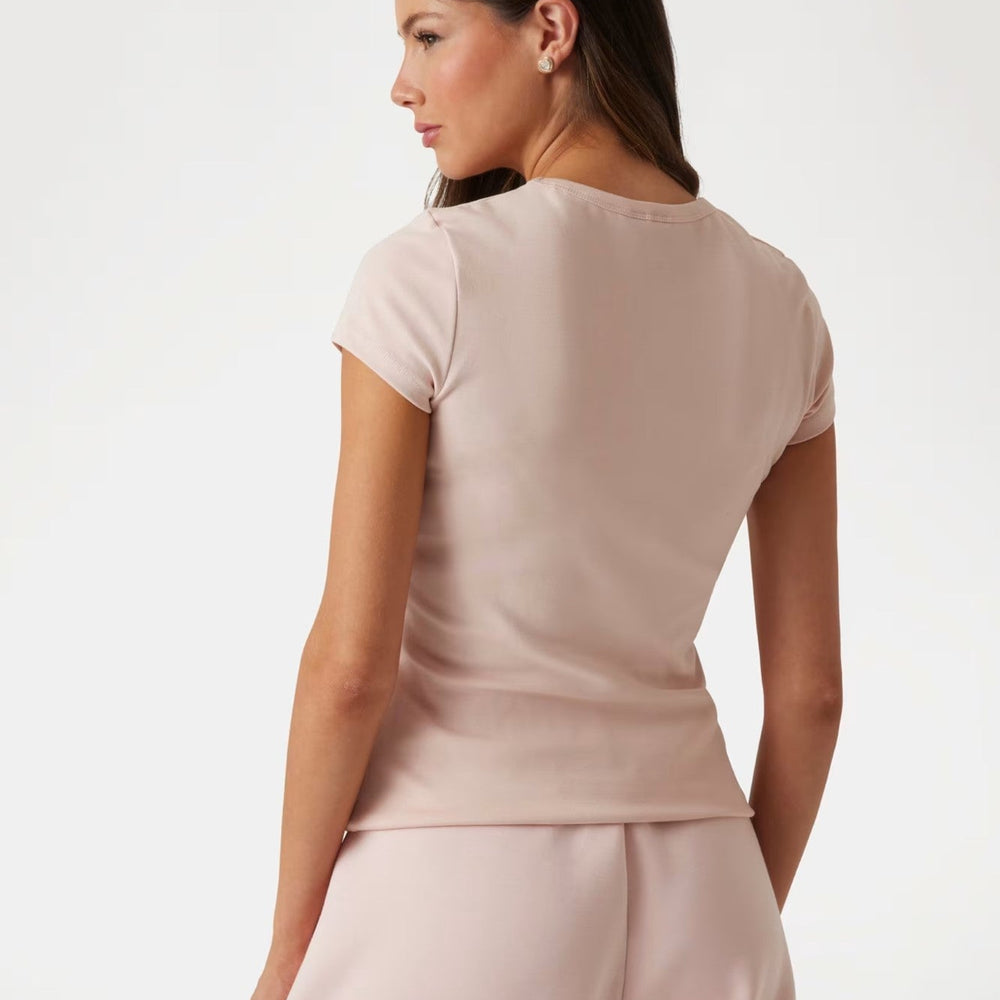 
                      
                        Tricou Strasuri GUESS de Dama IMBRACAMINTE GUESS
                      
                    