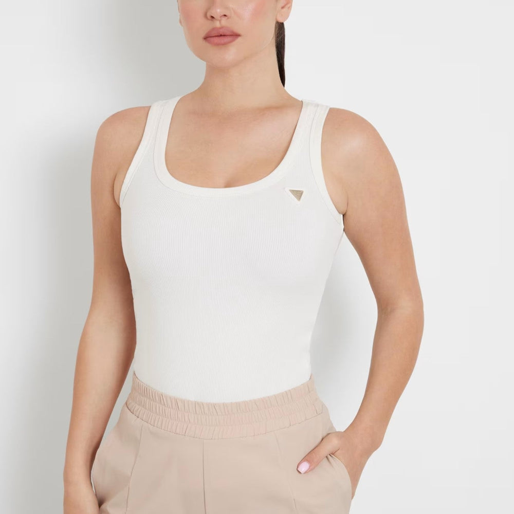 
                      
                        Maiou GUESS minimalist cu decupaj triunghiular IMBRACAMINTE GUESS Alb XS 761839126997
                      
                    