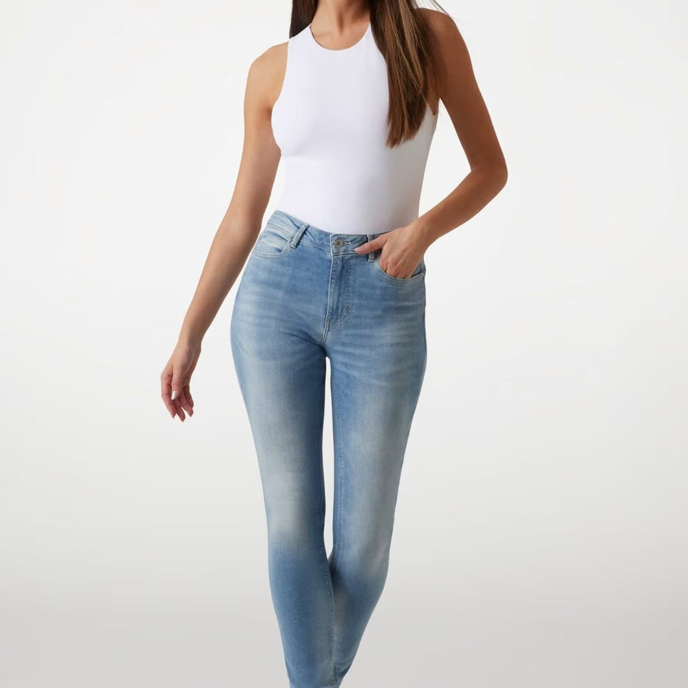 
                      
                        Pantaloni Denim GUESS de Dama IMBRACAMINTE GUESS
                      
                    