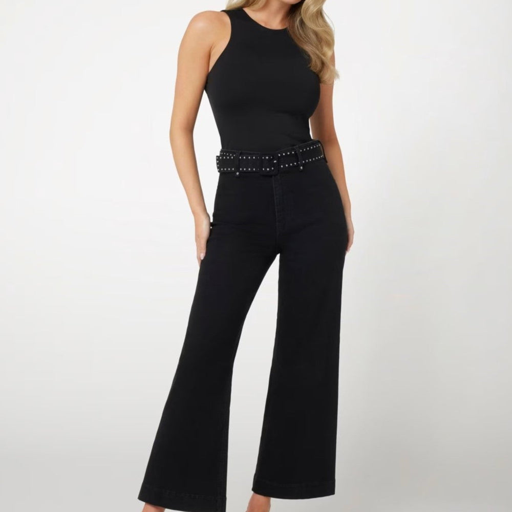 
                      
                        Pantaloni Denim Evazati GUESS IMBRACAMINTE GUESS   
                      
                    