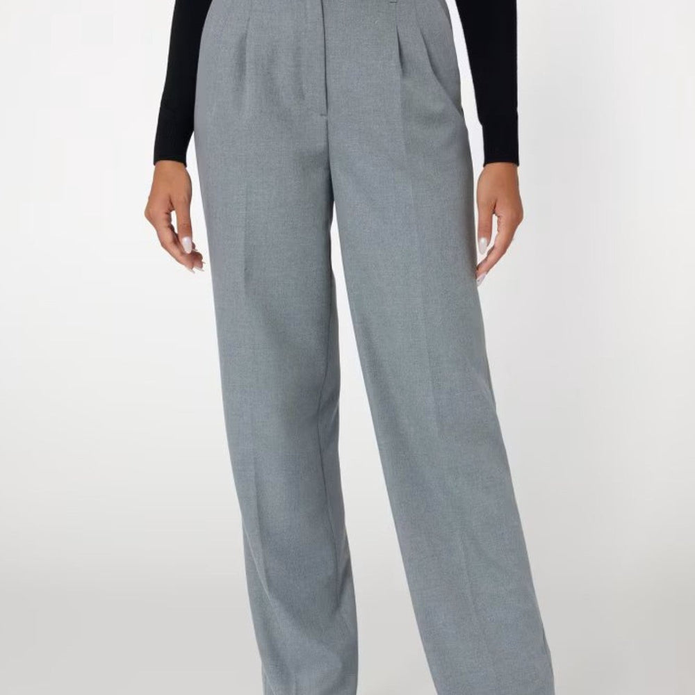 
                      
                        Pantaloni GUESS de dama IMBRACAMINTE GUESS Gri XS 762540854953
                      
                    