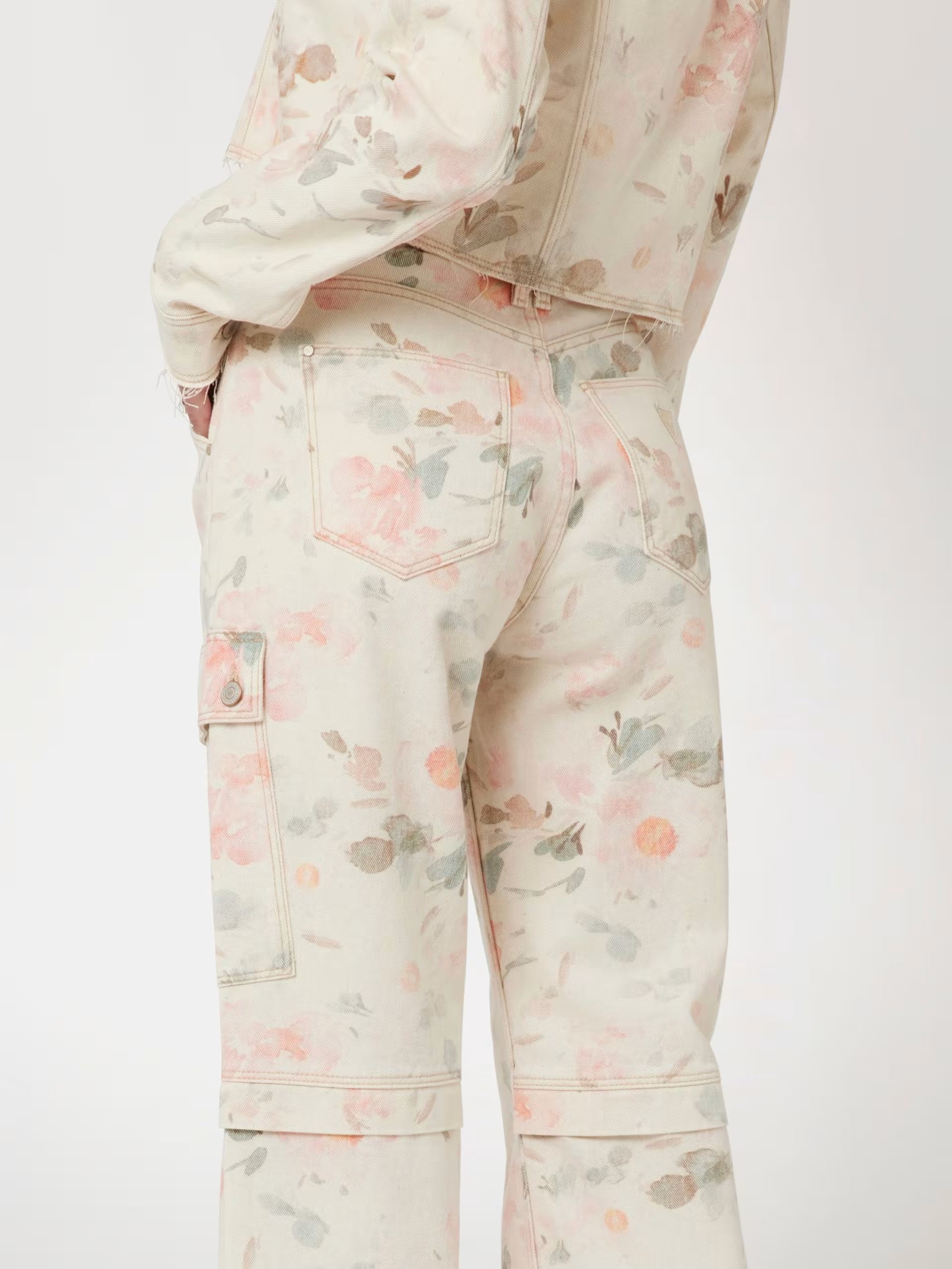 Pantaloni GUESS cu Print Floral