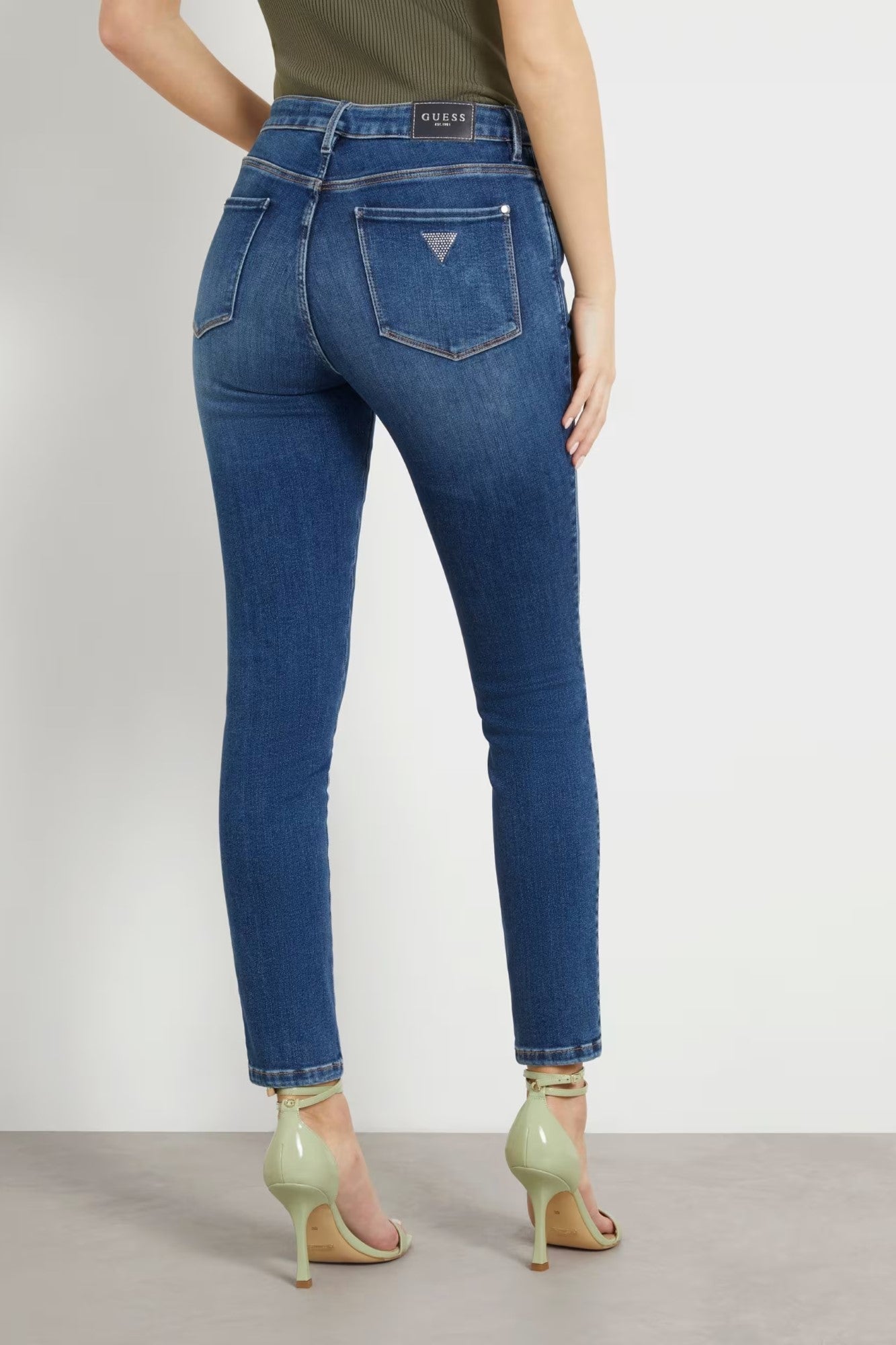 Pantaloni denim GUESS cu detaliu tiv rasfrant IMBRACAMINTE GUESS   