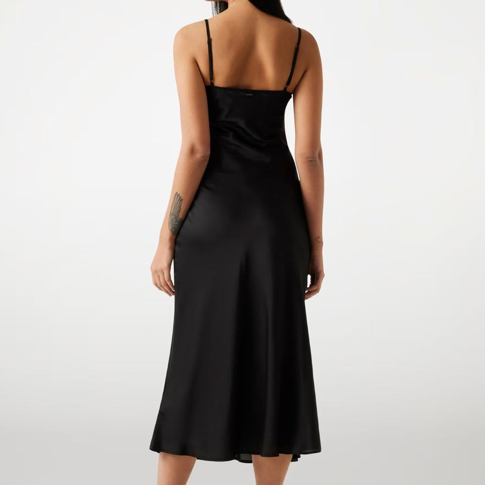 
                      
                        Rochie eleganta Guess midi din satin IMBRACAMINTE GUESS
                      
                    