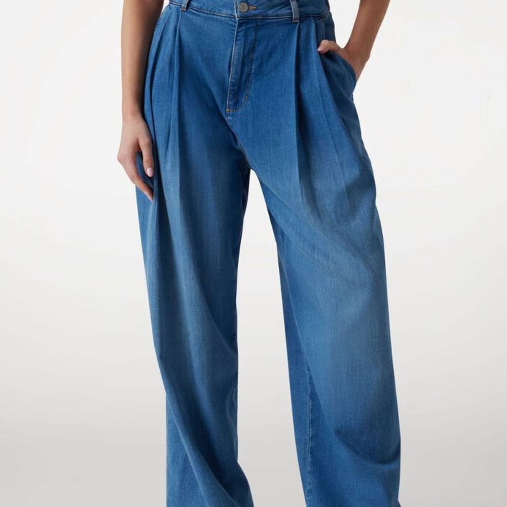 
                      
                        Pantaloni Denim GUESS de Dama IMBRACAMINTE GUESS Albastru 24 762890709344
                      
                    