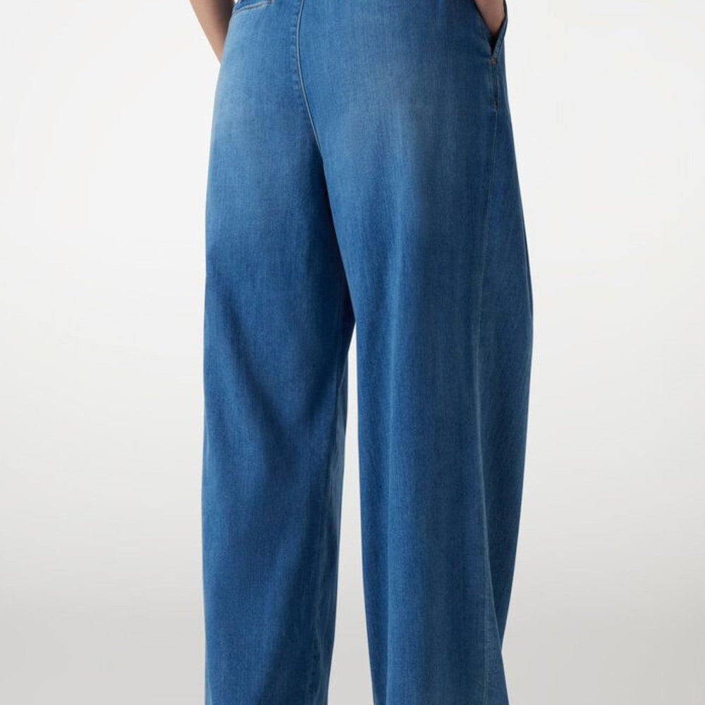 
                      
                        Pantaloni Denim GUESS de Dama IMBRACAMINTE GUESS
                      
                    