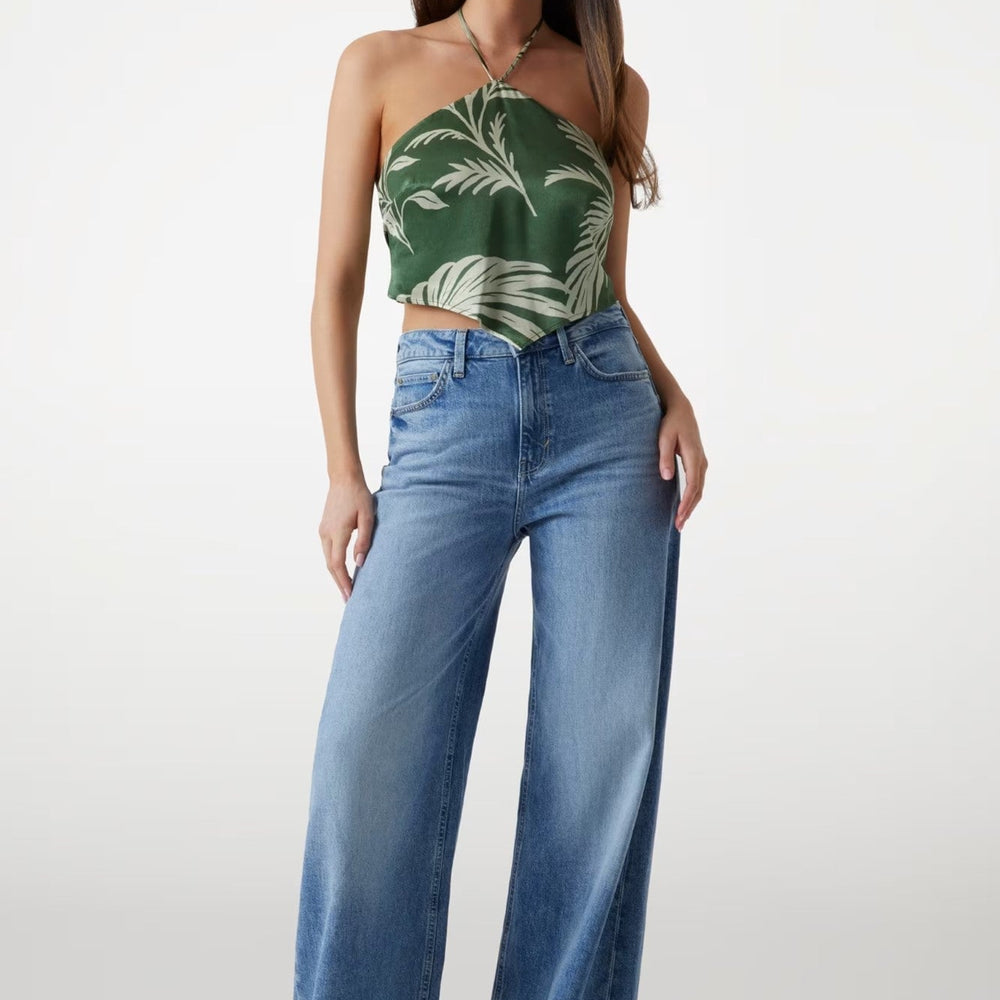 
                      
                        Top Guess satin cu bretele tip halter IMBRACAMINTE GUESS
                      
                    