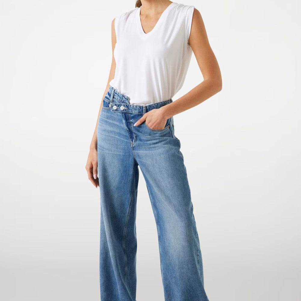 
                      
                        Top GUESS de Dama IMBRACAMINTE GUESS
                      
                    