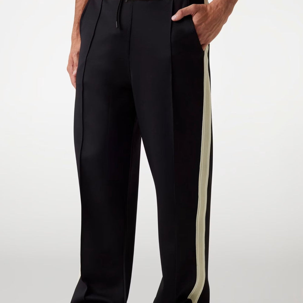 
                      
                        Pantaloni GUESS de Barbati IMBRACAMINTE GUESS Negru S 762083783600
                      
                    