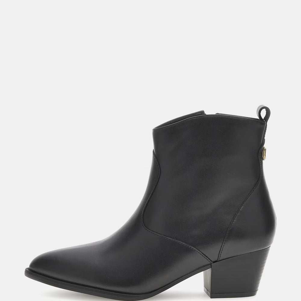 
                      
                        Botine Dama GUESS cu varf ascutit si toc patrat BOTINE GUESS   
                      
                    
