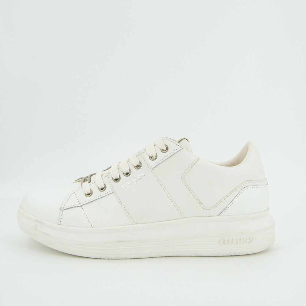 
                      
                        Pantofi sport GUESS cu logo metalic PANTOFI SPORT GUESS   
                      
                    