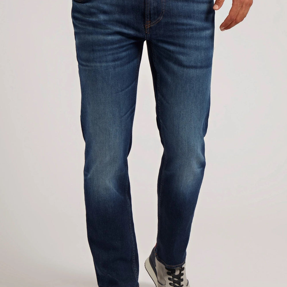 
                      
                        Pantaloni Denim GUESS UB10M2YAN2D4Q41 PANTALONI DENIM GUESS Albastru 29 7621826300872
                      
                    