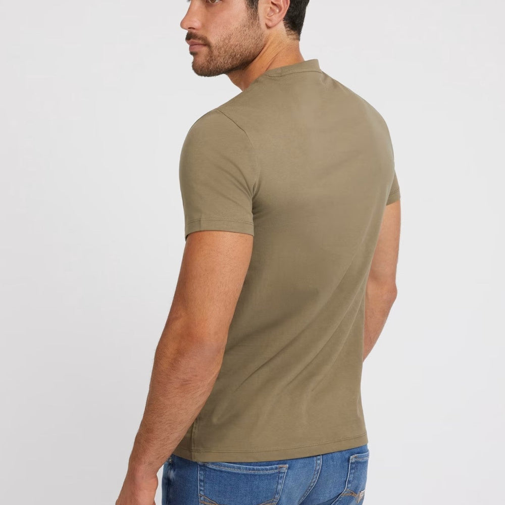 
                      
                        Tricou Barbati GUESS basic cu logo frontal TRICOURI GUESS   
                      
                    