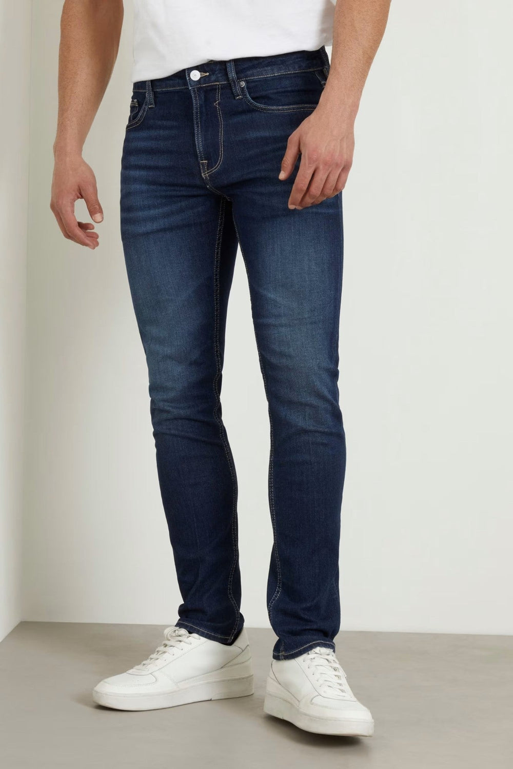 Pantaloni Denim GUESS De Barbati Cu Talie Medie si Croiala Slim Fit Conici IMBRACAMINTE GUESS Albastru 29 762610118664