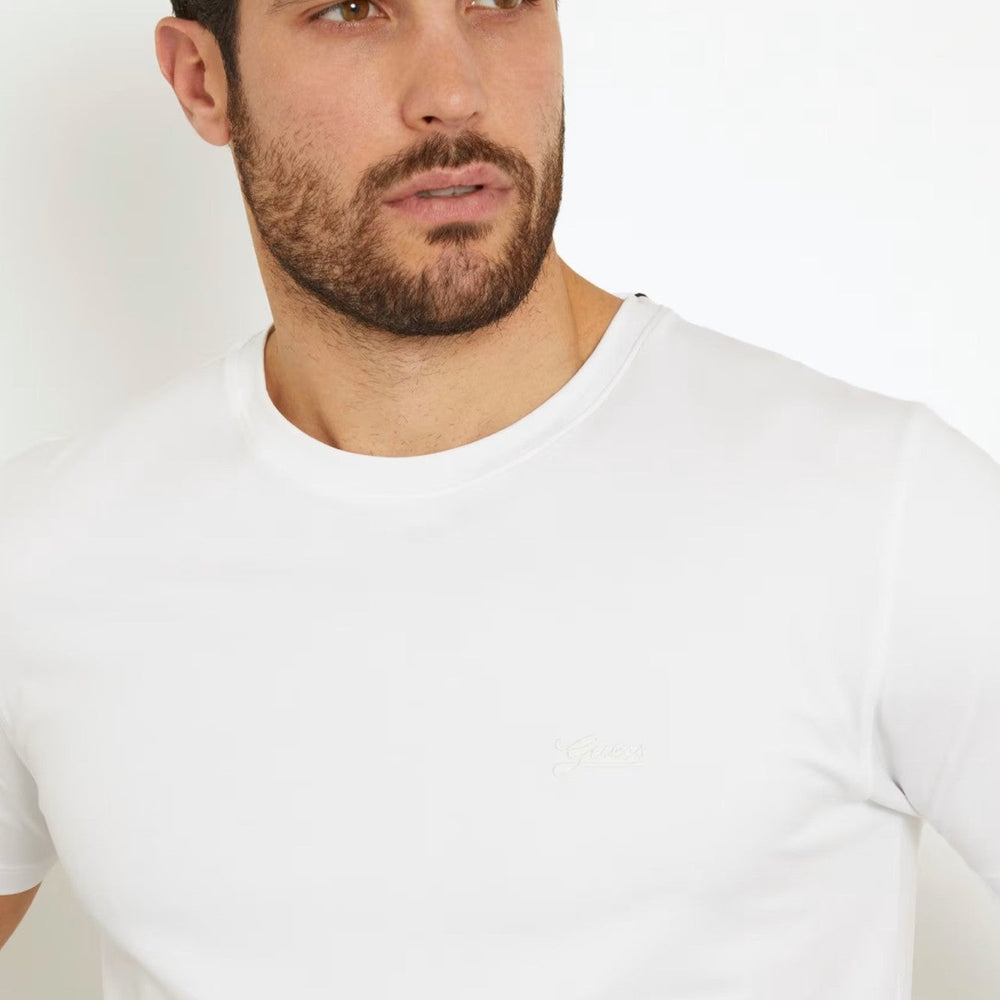 
                      
                        Tricou GUESS De Barbati Cu Logo Brodat La Piept Si Guler Rotund IMBRACAMINTE GUESS   
                      
                    