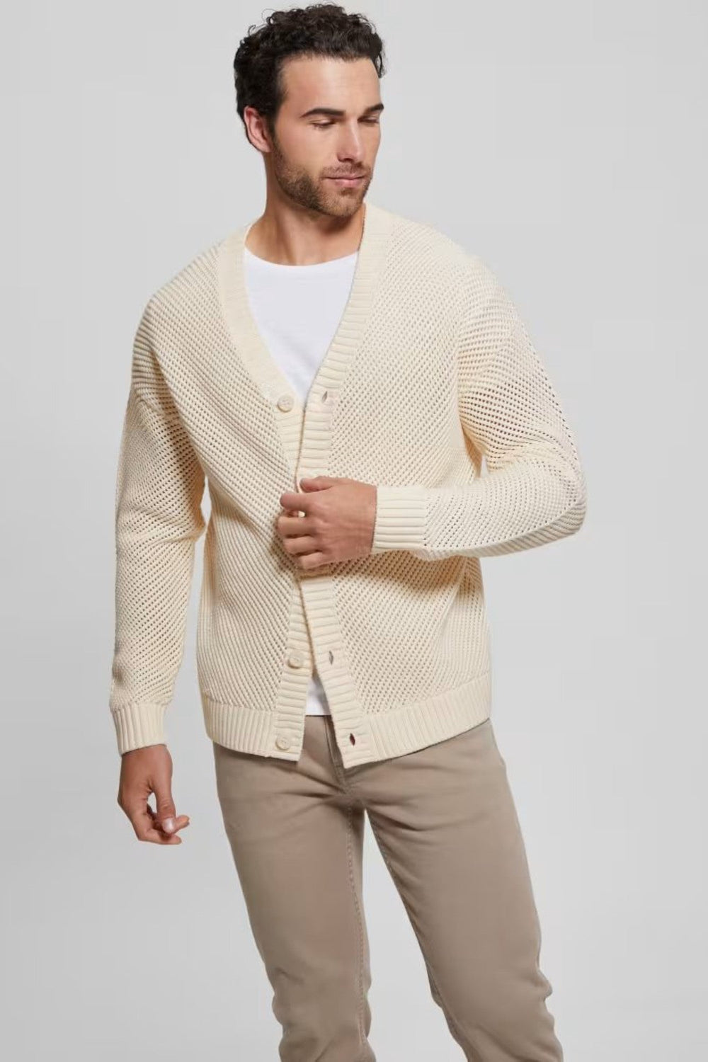 Cardigan GUESS De Barbati Cu Model Gaurit Si Nasturi Centrali IMBRACAMINTE GUESS Bej S 762610163364