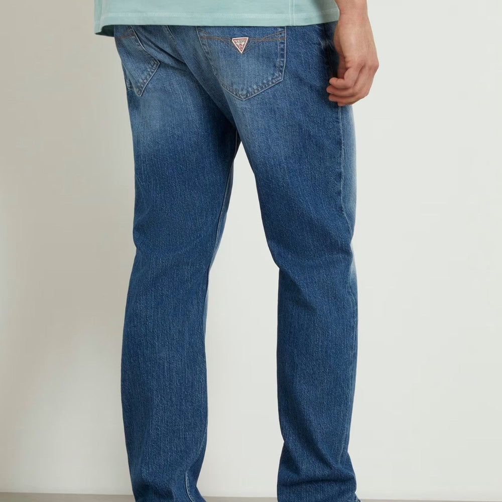 
                      
                        Pantaloni Denim GUESS De Barbati Regular Fit IMBRACAMINTE GUESS   
                      
                    