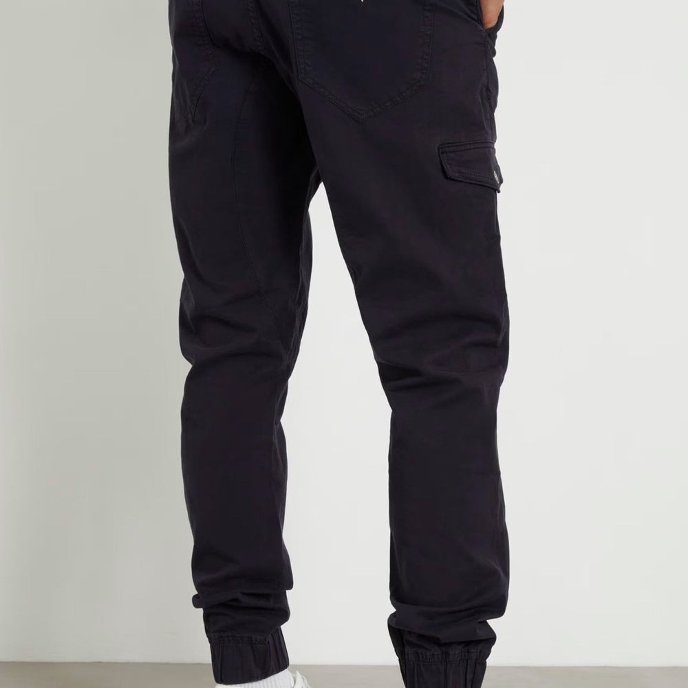 
                      
                        Pantaloni GUESS De Barbati Cu Buzunare Laterale IMBRACAMINTE GUESS   
                      
                    