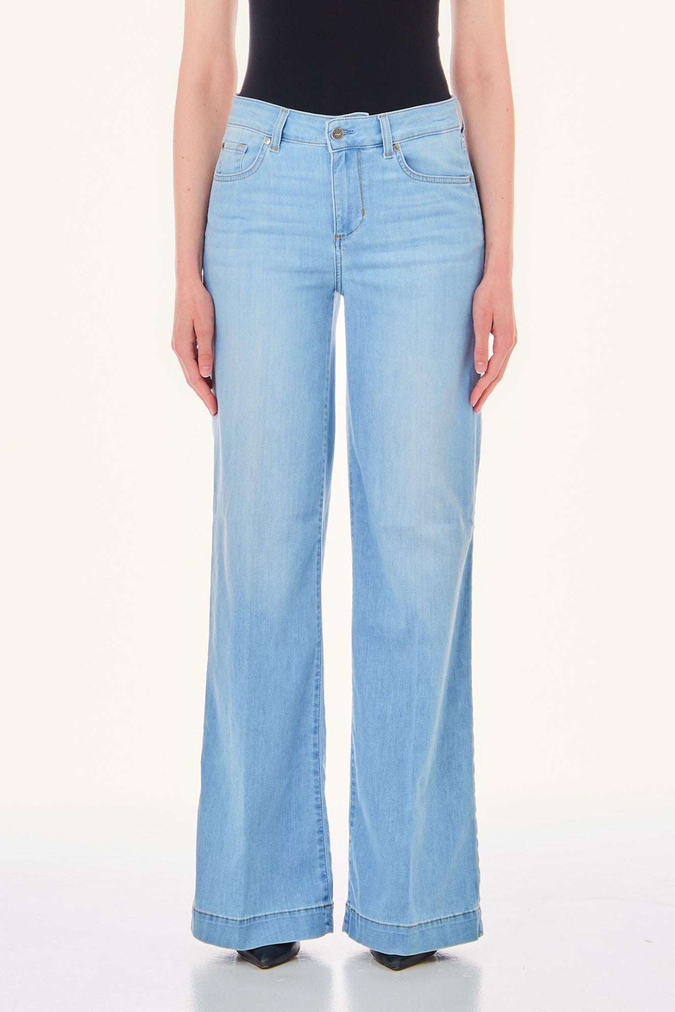 Pantaloni Demin LIU JO evazati cu logo metalic la spate IMBRACAMINTE LIU JO Albastru 24 805494460965