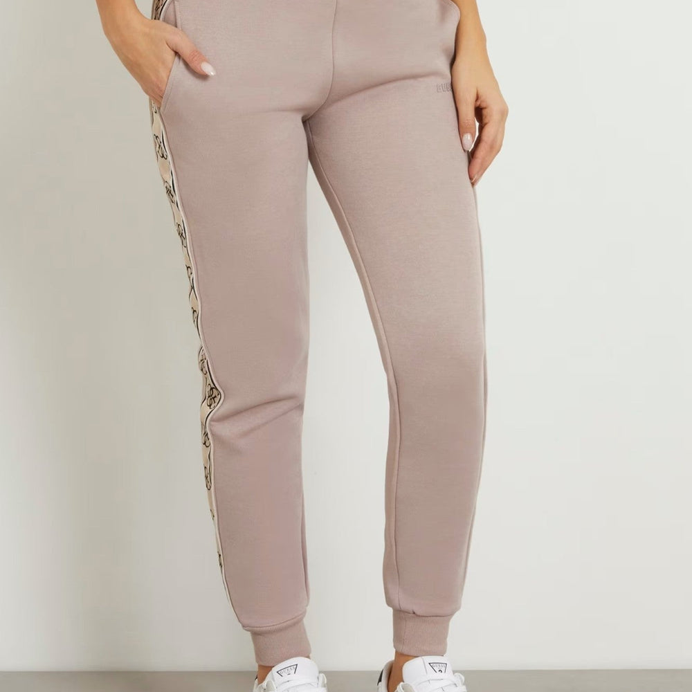 
                      
                        Pantaloni De Dama GUESS Cu Logo Lateral IMBRACAMINTE GUESS Roz XXS 762170167316
                      
                    