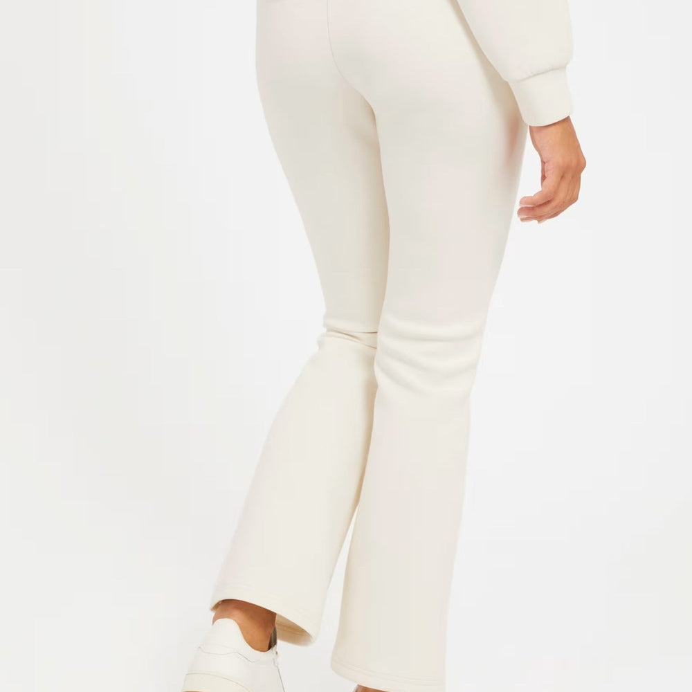 
                      
                        Pantaloni GUESS flare fit IMBRACAMINTE GUESS   
                      
                    