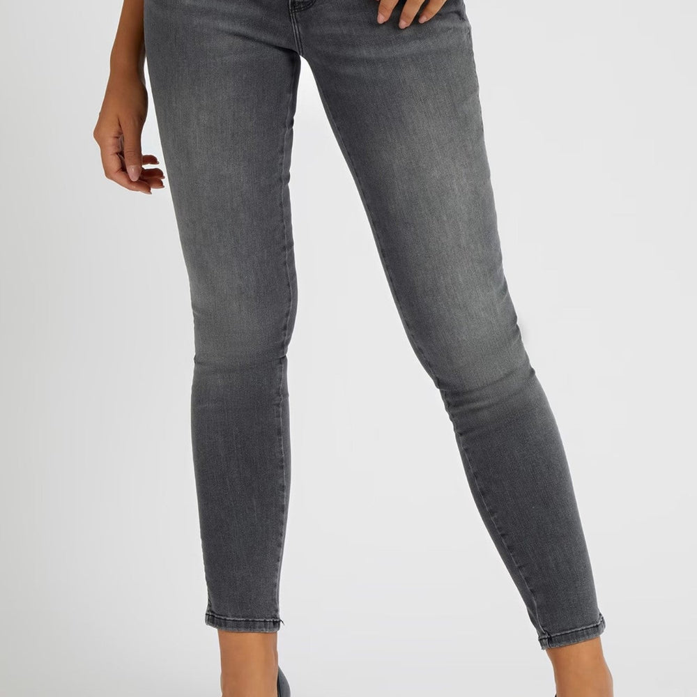 
                      
                        Pantaloni Denim GUESS De Dama Skinny Fit IMBRACAMINTE GUESS Gri 24 762182626914
                      
                    