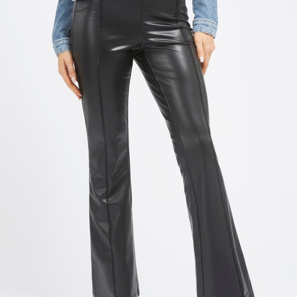 
                      
                        Pantaloni GUESS evazati IMBRACAMINTE GUESS Negru XS 7622336740424
                      
                    