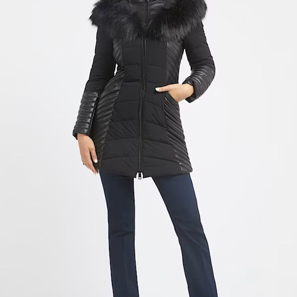 
                      
                        Geaca Dama GUESS Cu Insertii De Piele Eco Si Gluga Cu Blana Artificiala IMBRACAMINTE GUESS   
                      
                    