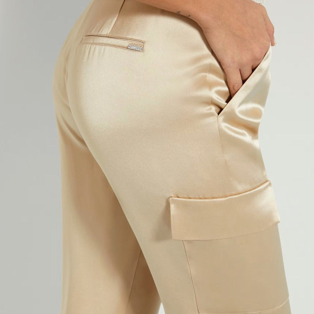 
                      
                        Pantaloni GUESS Dama Din Satin Stil Cargo Cu Talie Medie Si Croiala Dreapta IMBRACAMINTE GUESS   
                      
                    