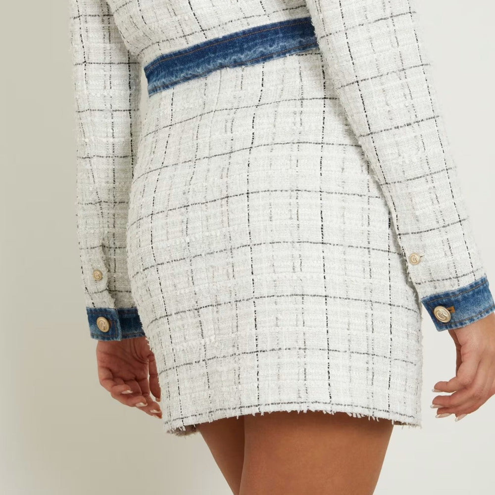 
                      
                        Fusta GUESS De Dama Lungime Scurta Din Tweed Cu Nasturi Aurii Centrali IMBRACAMINTE GUESS   
                      
                    