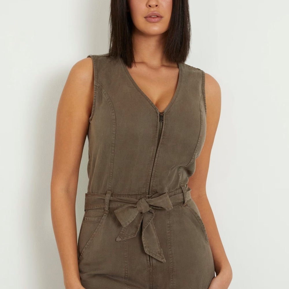 
                      
                        Salopeta GUESS De Dama Fara Maneci Skinny Cu Guler In V IMBRACAMINTE GUESS   
                      
                    