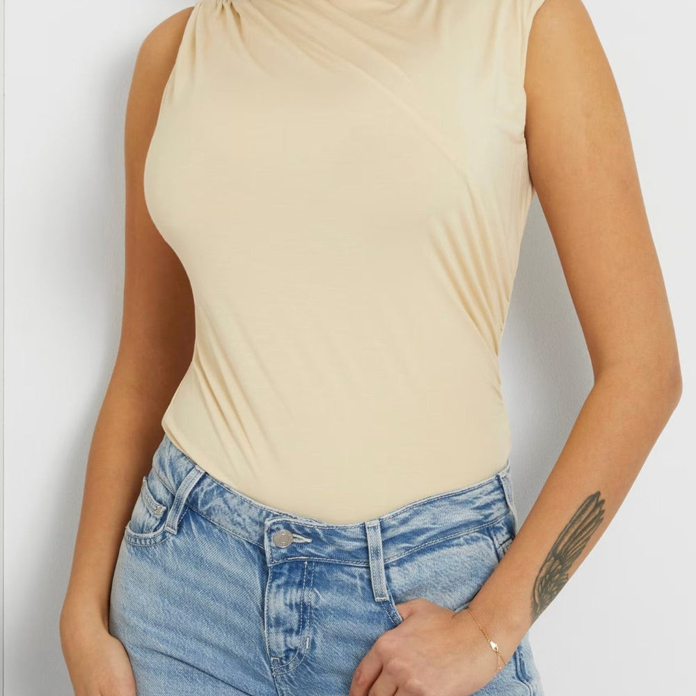 
                      
                        Top GUESS De Dama Fara Maneci Si Guler La Baza Gatului IMBRACAMINTE GUESS   
                      
                    