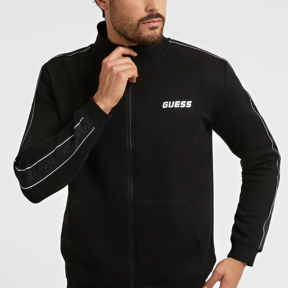 
                      
                        Bluza sport Barbati GUESS cu fermoar si buzunare laterale ARTICOLE SPORT GUESS Negru S 7621701140272
                      
                    